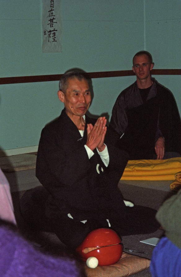 01423_n_10af2g22v40169_g