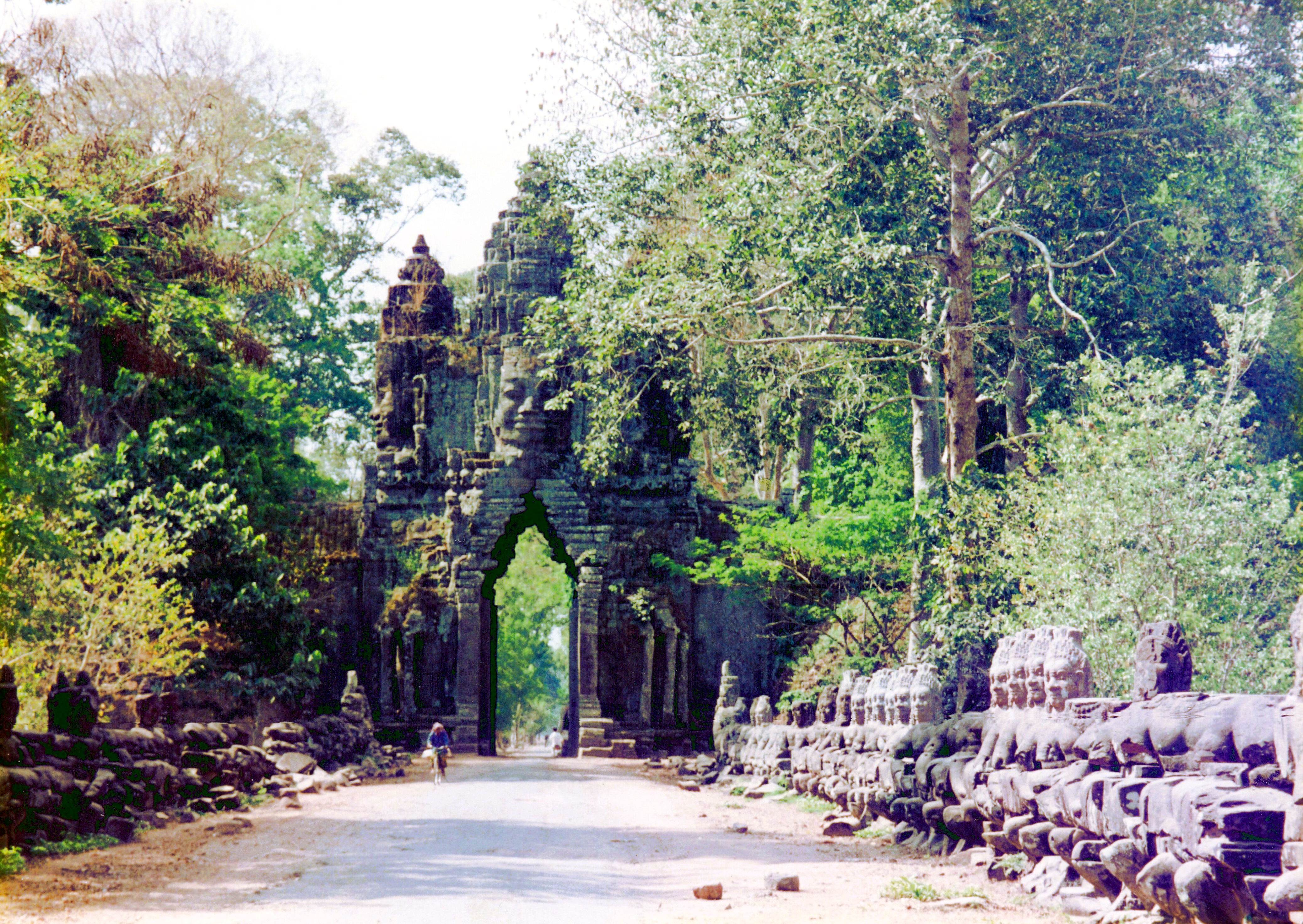 Memories of Angkor Wat – 1995 | Mountains and rivers